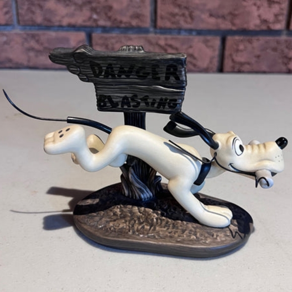 WDCC Dynamite Dog The Delivery Boy 1931 Pluto Movie Walt Disney Classics - Picture 2 of 5
